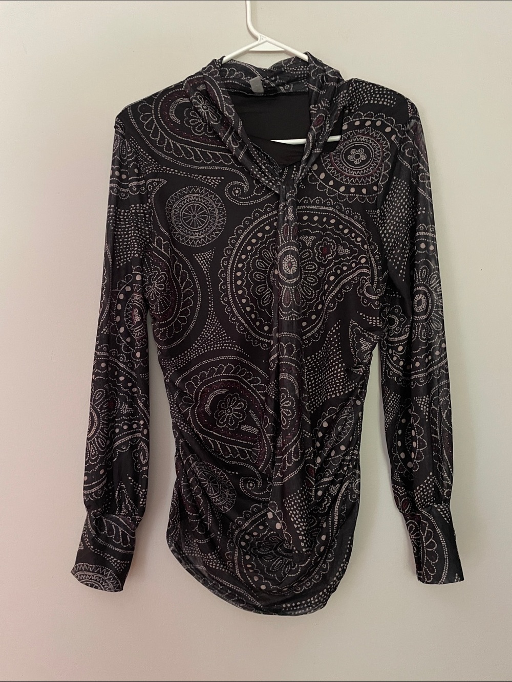 Cable & Gauge Black Top with Tie And Paisley Dot Accents